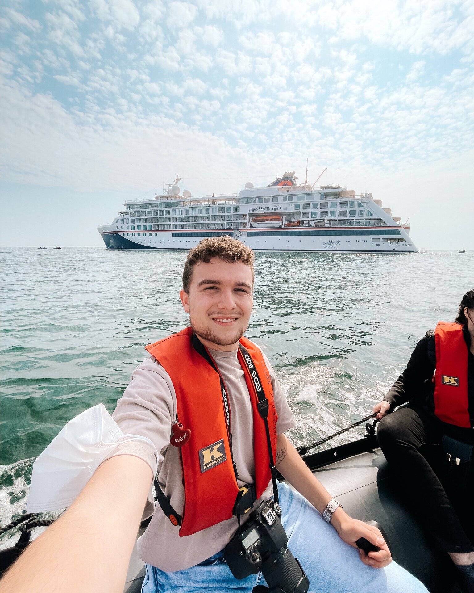 Auf Zodiac Ausflug und Rundfahrt um die HANSEATIC spirit.