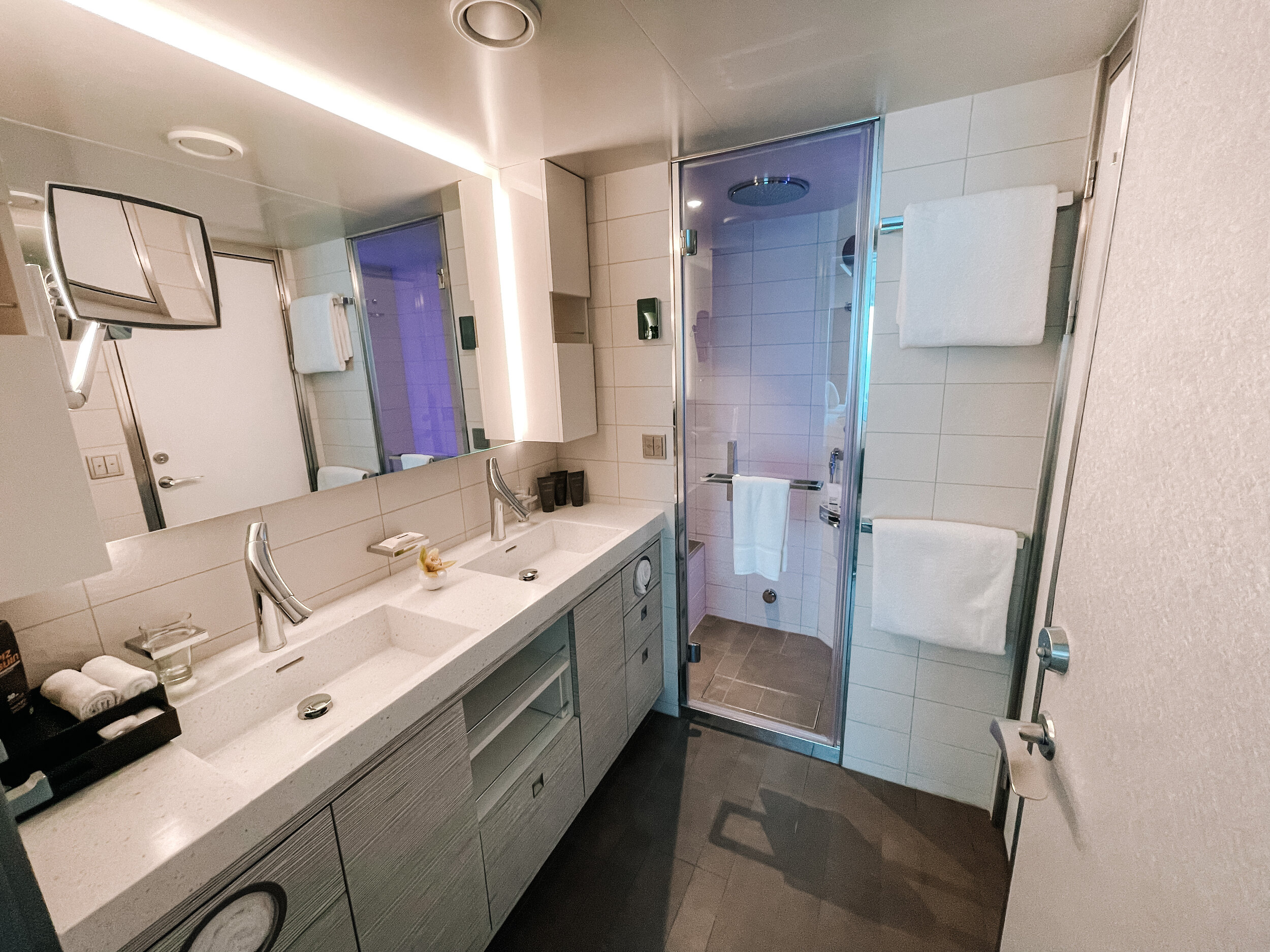 Eine Junior Suite auf der HANSEATIC spirit