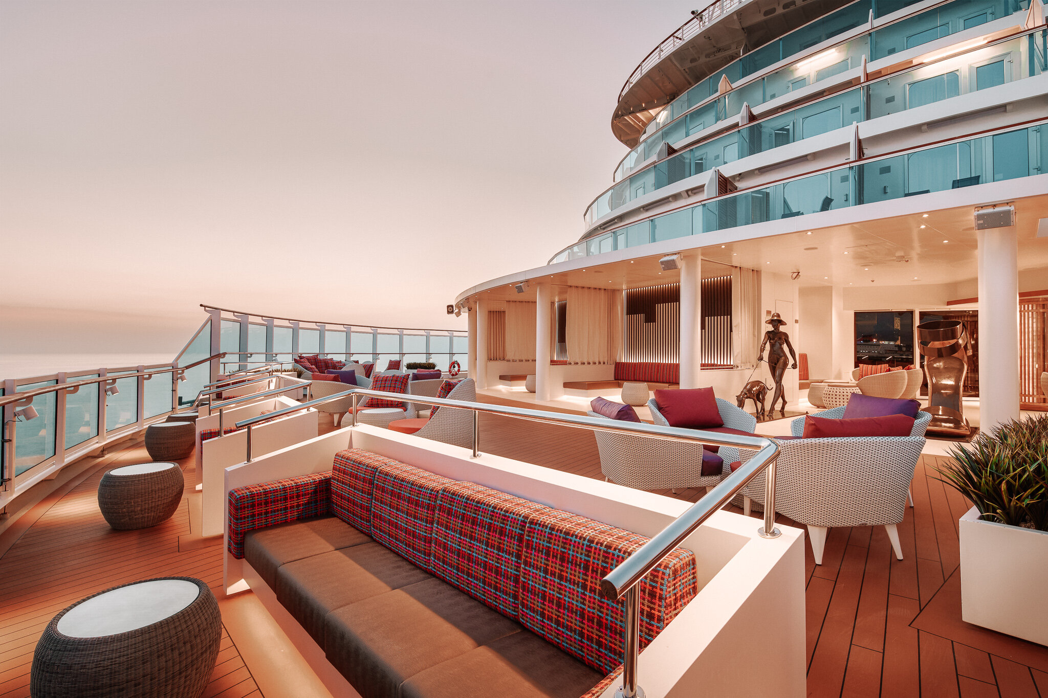 Neues Logo, neue Kulinarikvielfalt und neues Landausflugserlebnis: Costa Kreuzfahrten definiert sich zum Neustart der Branche neu. Im Bild: Costa Firenze / ©Costa Kreuzfahrten