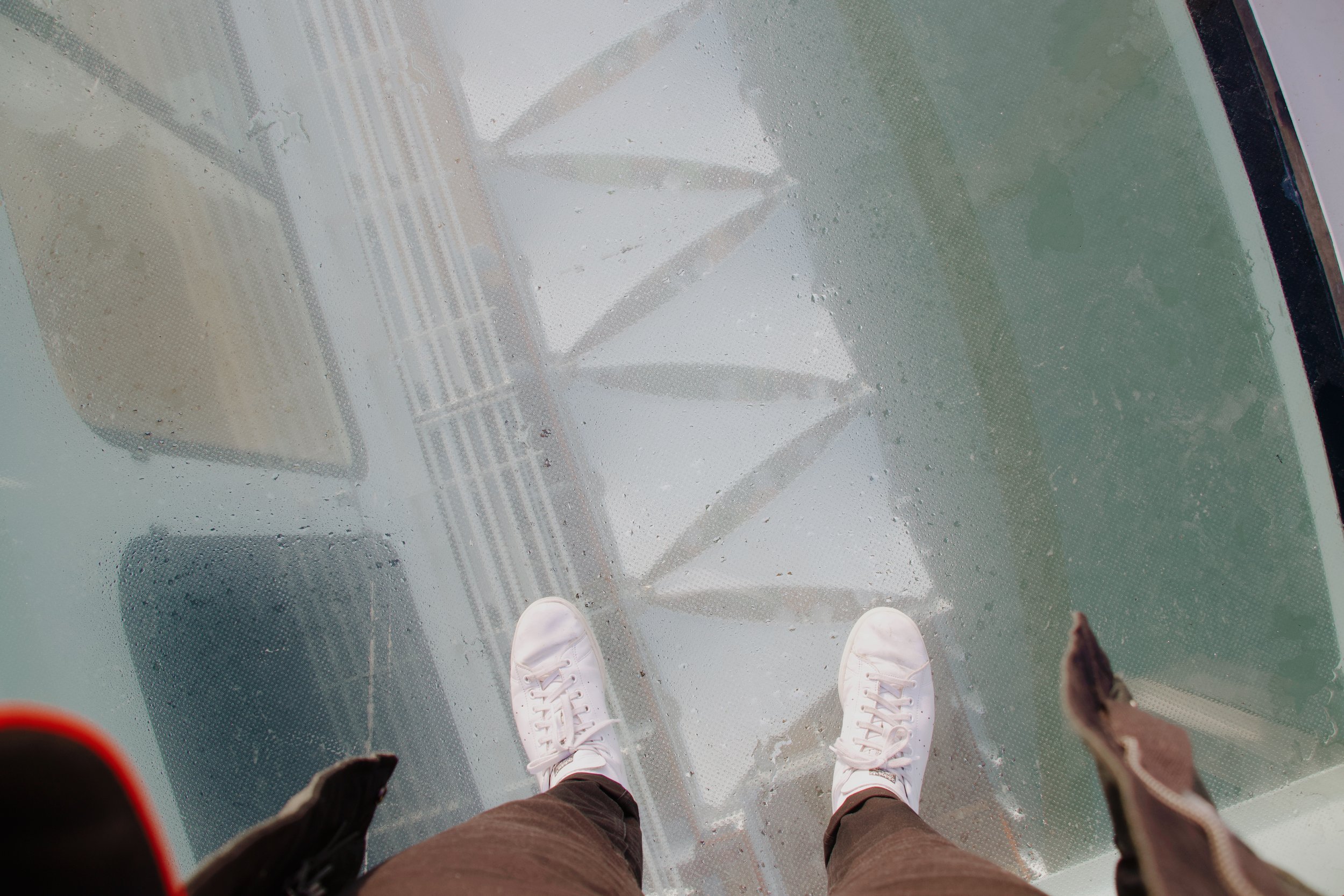 Wer ist schwindelfrei? Der Skywalk gibt Blicke ganz in die Tiefe.