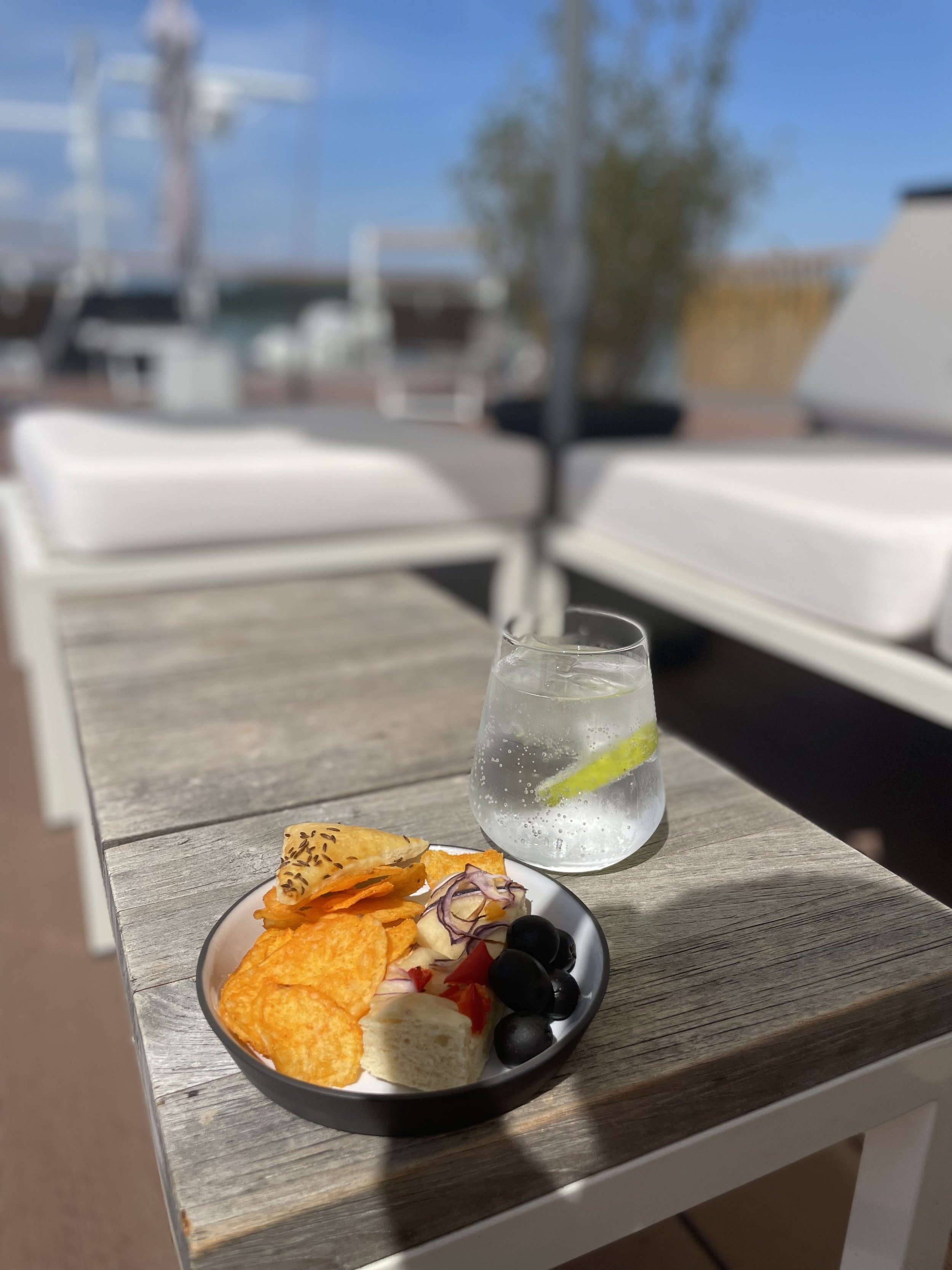 Aperitif auf dem Sonnendeck der MS Attila
